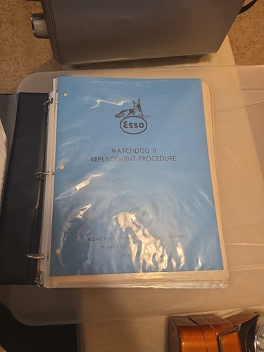 Esso automobilia manuals - ,