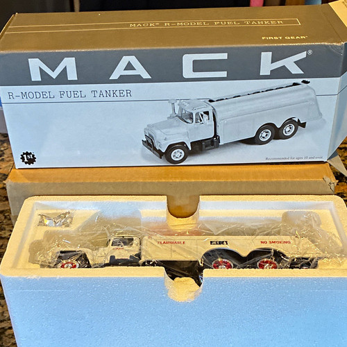 Exxon mack model fuel tanker - mack,
